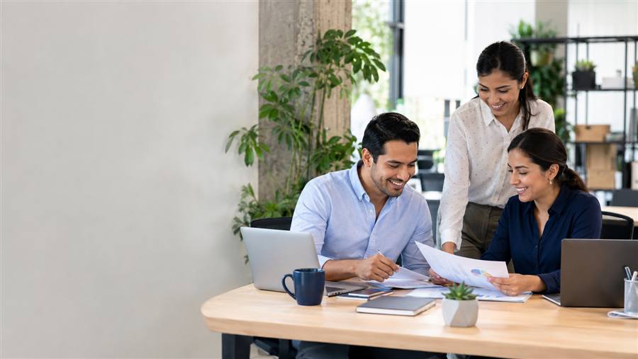Personal administrativo en oficina